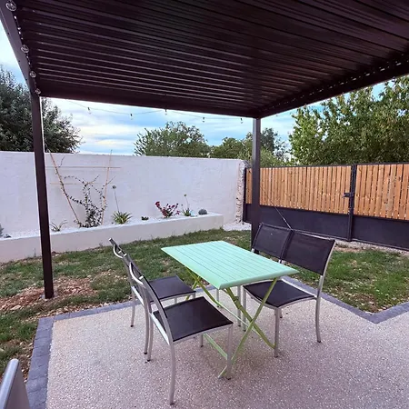 Marguerite De Marette - De Charme Avec Sauna, Balneo Et Jardin * Chateaudouble (Drome)